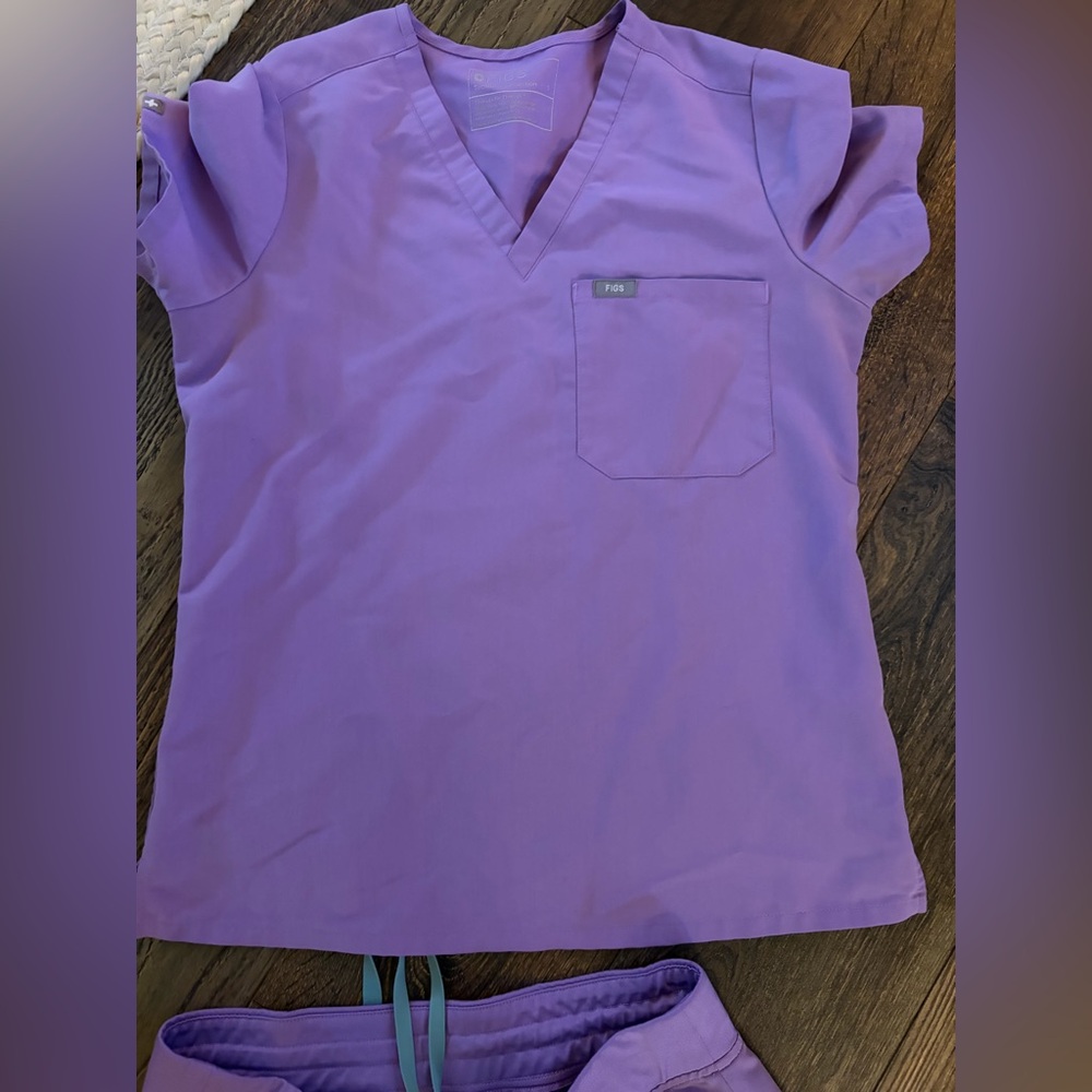 Figs Girls' V-Neck Top - Lavender